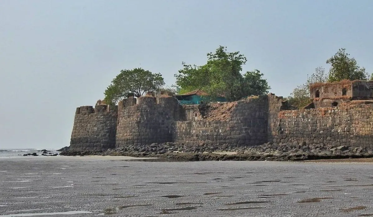 Kolaba Fort historical attraction in Alibaug near main beach area